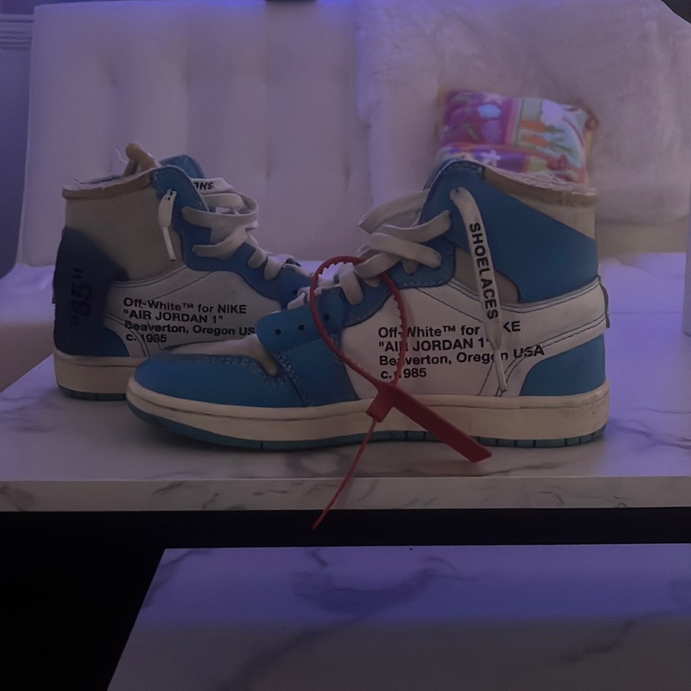 Off-White x Air Jordan 1 Retro High OG 'UNC